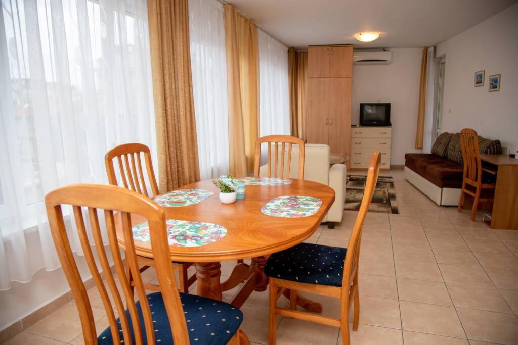 Convenient 1-Bedroom Flat Next To Harmanite Beach Sozopol Exterior foto