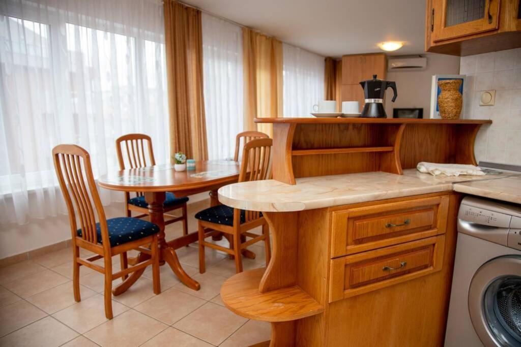 Convenient 1-Bedroom Flat Next To Harmanite Beach Sozopol Exterior foto